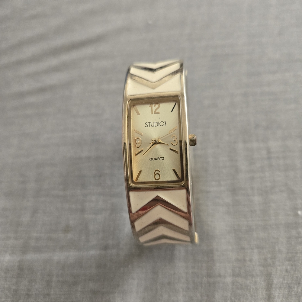 Studio Time Gold Cuff Watch Vintage Cheverons Untested Needs New Battery